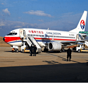 桂林两江航空空运航空快运业稳步发展的原因是什么？